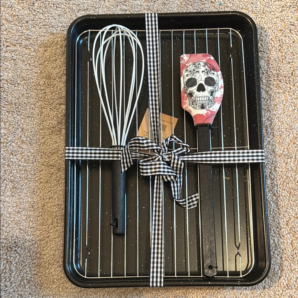Marshalls Black and White Bakeware Set with Whisk